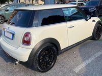 Begagnad Mini ONE 75 HK (55 kW) 2010 Vit Halvkombi