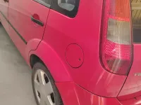 Usata Ford Fiesta 73 CV (53 kW) 2005 Rosso Utilitaria
