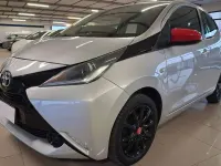 Usata Toyota Aygo X-wave 69 CV (50 kW) 2017 Argento metallizzato Utilitaria