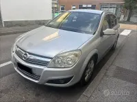 Usata Opel Astra Cosmo 125 CV (91 kW) 2008 Grigio Berlina