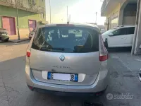 Usata Renault Scénic III Dynamique 130 CV (95 kW) 2010 Grigio Monovolume