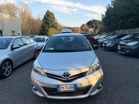 Usata Toyota Yaris Lounge 90 CV (66 kW) 2012 Argento Utilitaria
