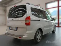 Usata Ford Tourneo Courier 100 CV (73 kW) 2015 Bianco Monovolume