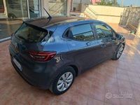 Usata Renault Clio IV Business 86 CV (63 kW) 2019 Altro metallizzato Berlina