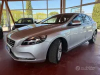 Usata Volvo V40 150 CV (110 kW) 2014 Grigio Berlina