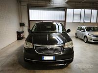 Usata Lancia Voyager Gold 163 CV (119 kW) 2012 Nero Monovolume