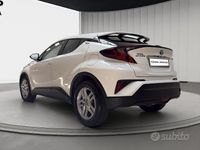 Begagnad Toyota C-HR Active 122 HK (89 kW) 2023 Vit SUV