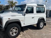 Usata Land Rover Defender 68 CV (50 kW) 2010 Bianco SUV