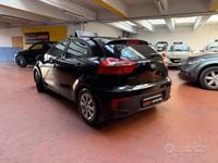Usata Kia Rio 85 CV (62 kW) 2015 Nero Berlina
