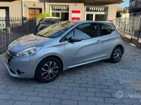 Usata Peugeot 208 Active 82 CV (60 kW) 2014 Grigio Utilitaria