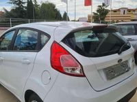Usata Ford Fiesta 60 CV (44 kW) 2015 Bianco Berlina