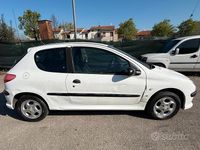 Usata Peugeot 206 75 CV (55 kW) 2001 Bianco Berlina