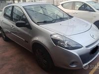 Usata Renault Clio II Dynamique 75 CV (55 kW) 2011 Grigio Berlina