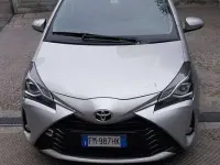 Usata Toyota Yaris Cool 69 CV (50 kW) 2018 Grigio Berlina