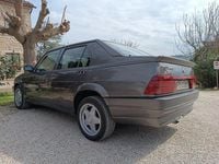 Usata Alfa Romeo 75 148 CV (108 kW) 1990 Grigio Berlina