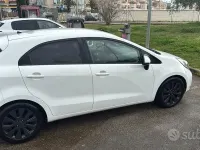 Usata Kia Rio 90 CV (66 kW) 2012 Bianco Berlina