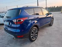 Usado Ford Kuga Vignale 120 CV (88 kW) 2017 Azul SUV