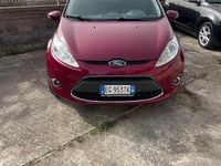 Usata Ford Fiesta Titanium 82 CV (60 kW) 2011 Rosso Utilitaria