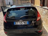 Usata Ford Fiesta 86 CV (63 kW) 2013 Nero Berlina