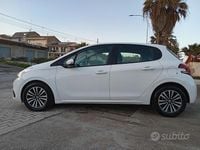 Usata Peugeot 208 Active 102 CV (75 kW) 2019 Bianco Utilitaria