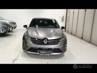 Nuevo Renault Clio V Techno 90 CV (66 kW) 2025 Gris Berlina