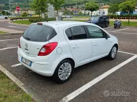 Usata Opel Corsa 75 CV (55 kW) 2011 Bianco Utilitaria