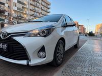 Usata Toyota Yaris Active 69 CV (50 kW) 2016 Bianco Berlina