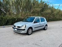 Usata Renault Clio II 68 CV (50 kW) 2005 Grigio Berlina