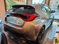 Usata Toyota Yaris 280 CV (205 kW) 2024 Grigio Utilitaria