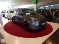 Usata Fiat 500e La Prima 86 kW (118 CV) 2022 Mineral grey Utilitaria