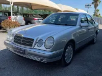 Usata Mercedes E200 Elegance 186 CV (136 kW) 1998 Argento Berlina