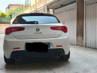 Usata Alfa Romeo Giulietta Exclusive 140 CV (102 kW) 2012 Bianco Utilitaria