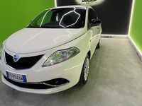 Usata Lancia Ypsilon Platinum 69 CV (50 kW) 2016 Bianco Utilitaria