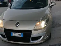 Usata Renault Scenic E-Tech Luxe 110 CV (80 kW) 2010 Oro Monovolume