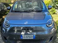Usata Fiat 500e La Prima 86 kW (118 CV) 2022 Grigio Utilitaria