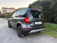 Usata Skoda Yeti Outdoor Ambition 110 CV (80 kW) 2017 Grigio SUV