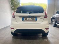 Usata Ford Fiesta Titanium 60 CV (44 kW) 2012 Bianco Utilitaria