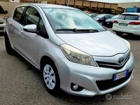 Usata Toyota Yaris Lounge 69 CV (50 kW) 2014 Grigio Utilitaria