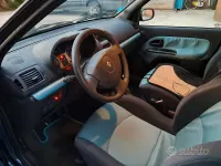 Usata Renault Clio II 75 CV (55 kW) 2002 Blu Utilitaria