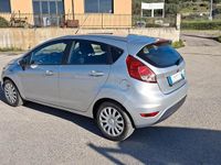 Usata Ford Fiesta 75 CV (55 kW) 2017 Argento Berlina