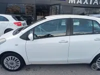 Begagnad Toyota Yaris 90 HK (66 kW) 2011 Vit Halvkombi