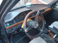 Usado Mercedes E200 1993 Negro Berlina
