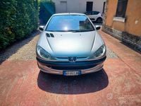 Usata Peugeot 206 CC 109 CV (80 kW) 2002 Grigio Cabrio
