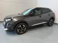 Usata Peugeot 2008 Allure 131 CV (96 kW) 2023 Grigio platino SUV