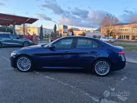 Usata Alfa Romeo Giulia 150 CV (110 kW) 2017 Bluazzurro Berlina