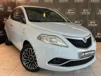 Usata Lancia Ypsilon Gold 69 CV (50 kW) 2016 Grigio Utilitaria