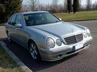 Usata Mercedes E200 Avantgarde 163 CV (119 kW) 2001 Argento Berlina