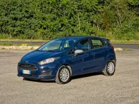 Usata Ford Fiesta 75 CV (55 kW) 2015 Blu Utilitaria
