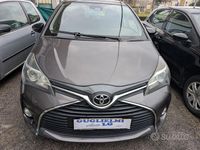 Usata Toyota Yaris Active 69 CV (50 kW) 2017 Grigio Berlina