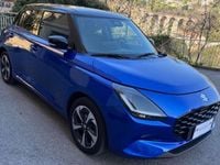 Usata Suzuki Swift 83 CV (61 kW) 2024 Blu oceania / tetto nero Utilitaria